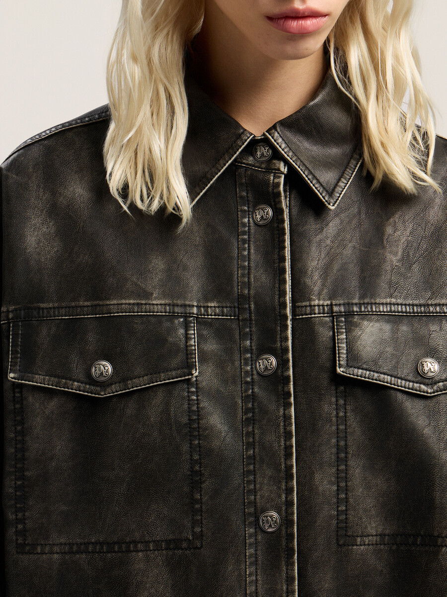 beschichtetes overshirt mit gebogenem logo