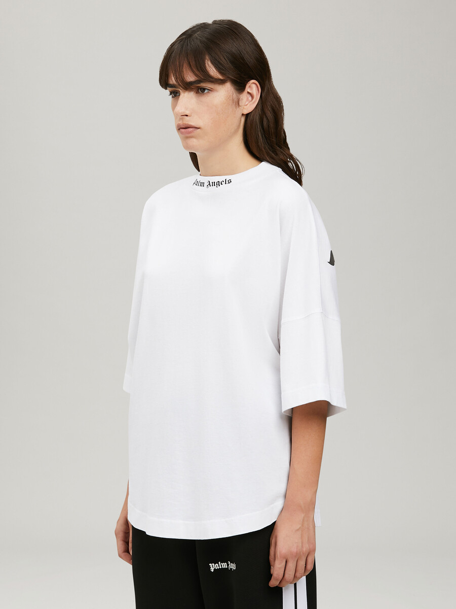 klassisches logo auf dem te-shirt