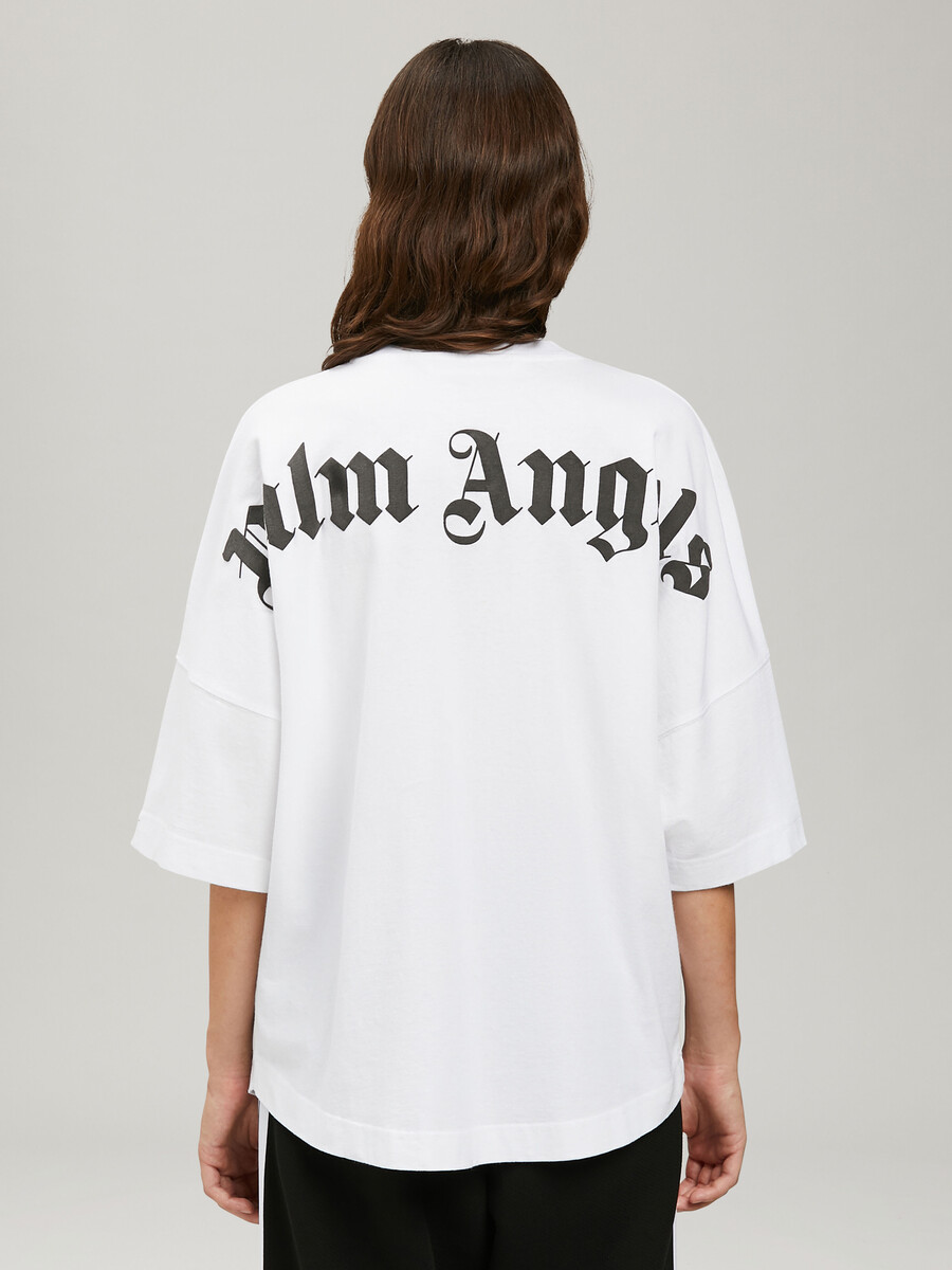 klassisches logo auf dem te-shirt