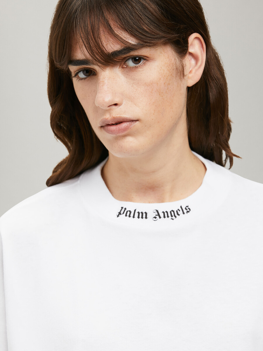 klassisches logo auf dem te-shirt