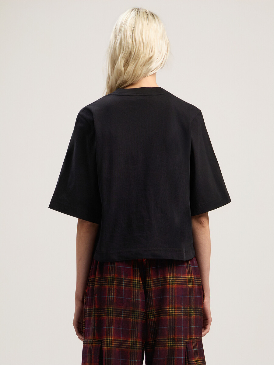 spray bear cropped tee