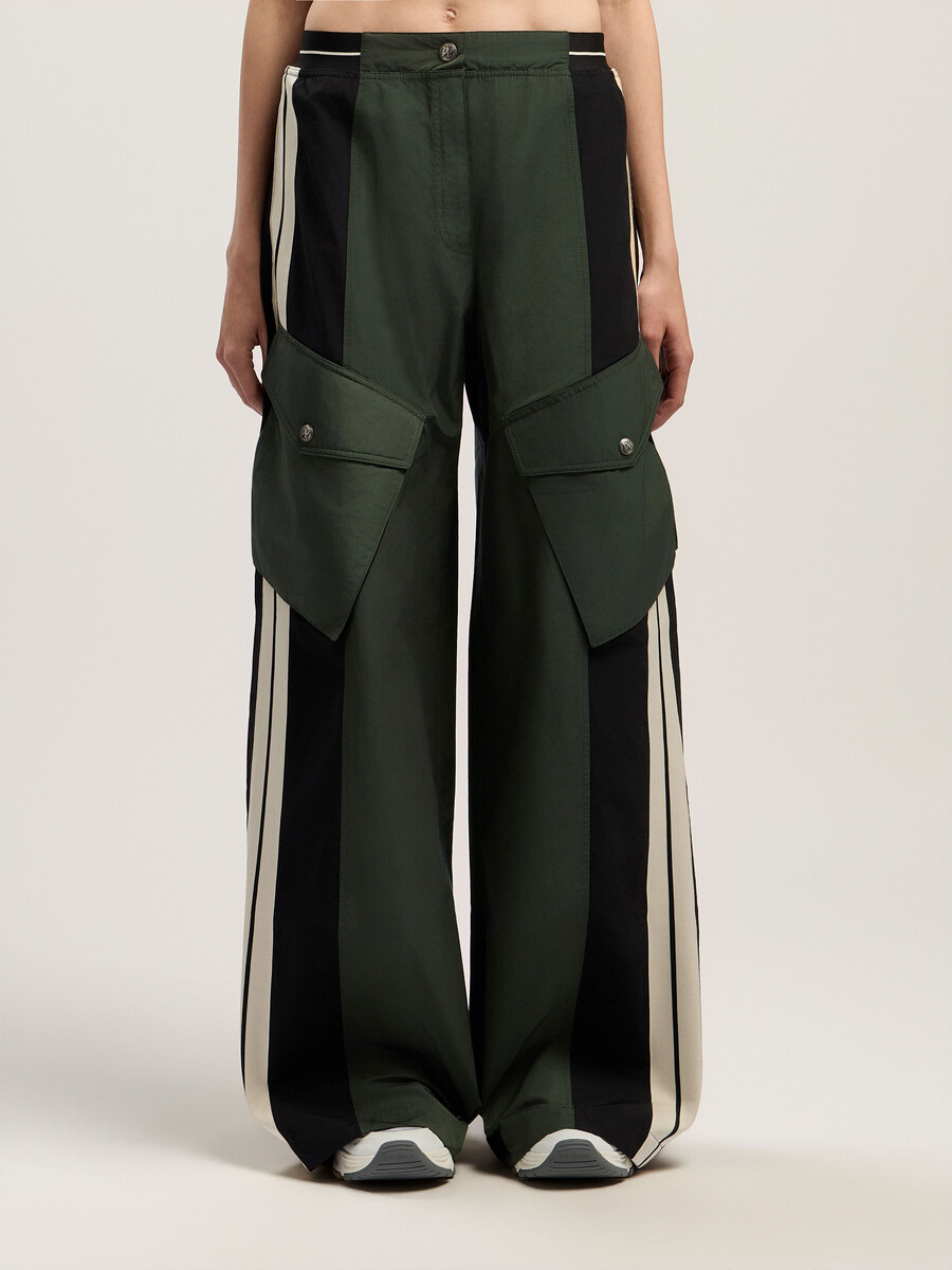 cargohose mit farbblock-design