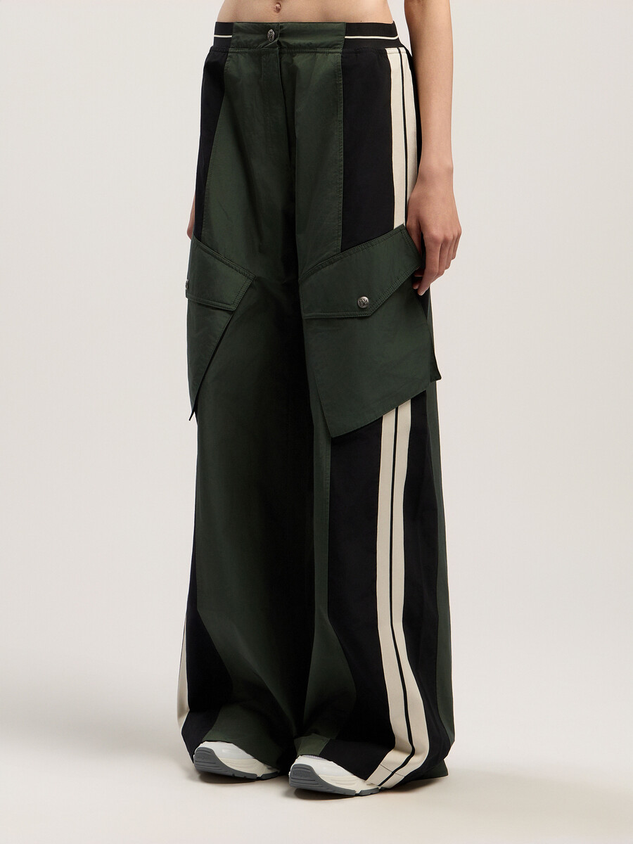 cargohose mit farbblock-design