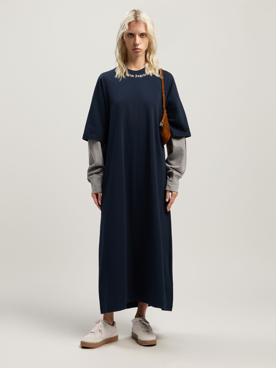lagenkleid mit geschwungenem logo