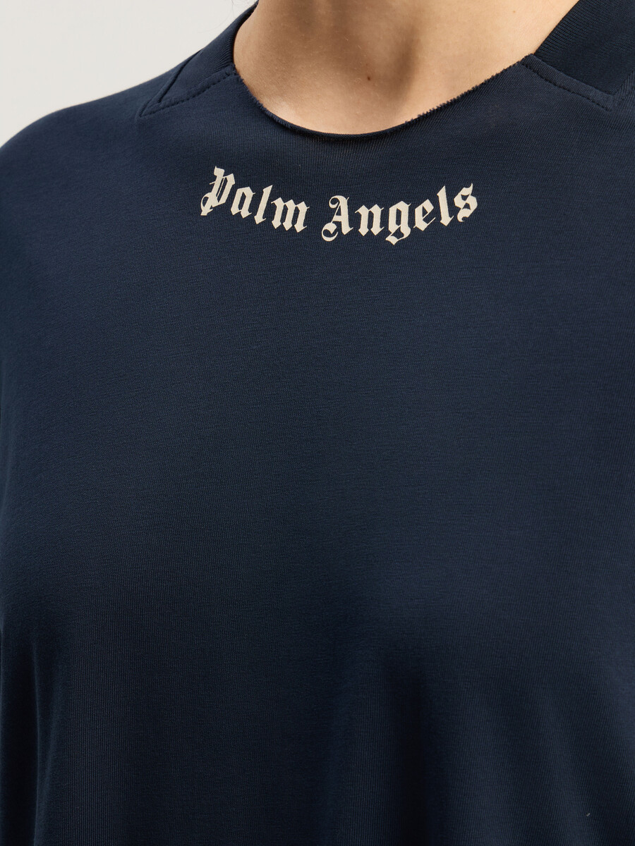 lagenkleid mit geschwungenem logo