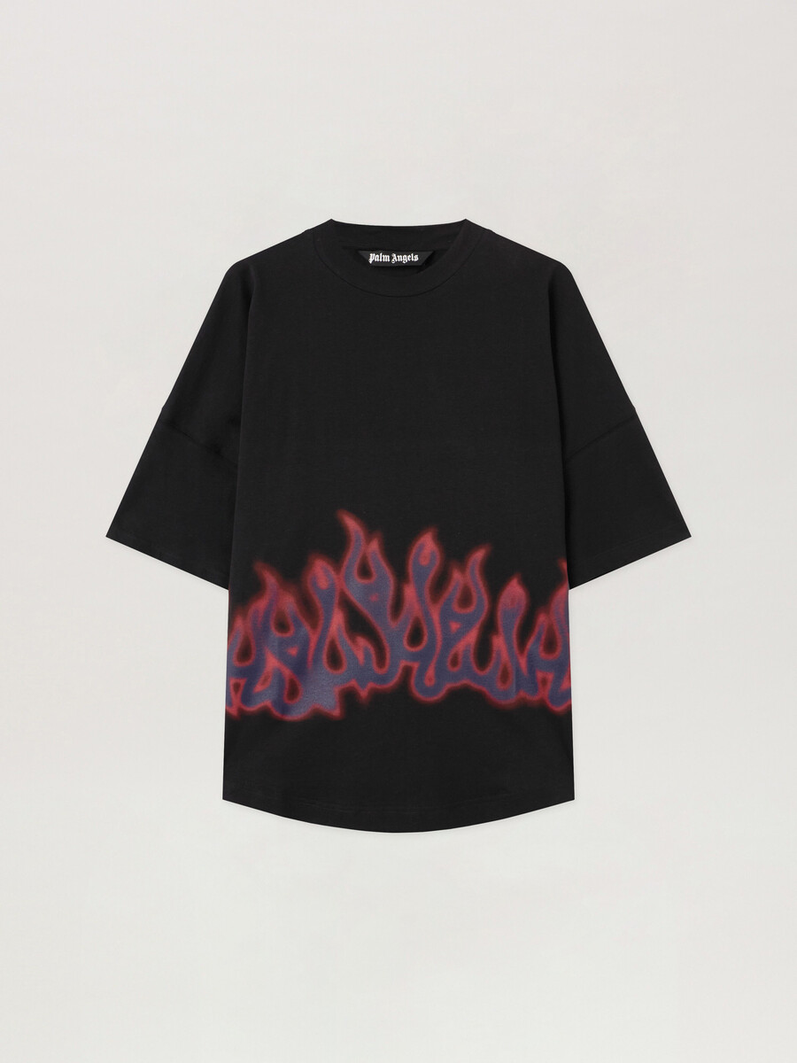 flammen auf dem t-shirt
