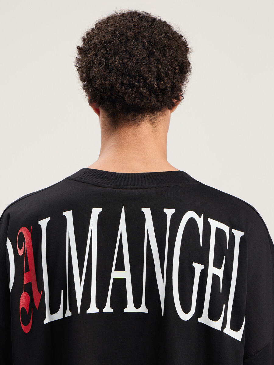 flammen auf dem t-shirt