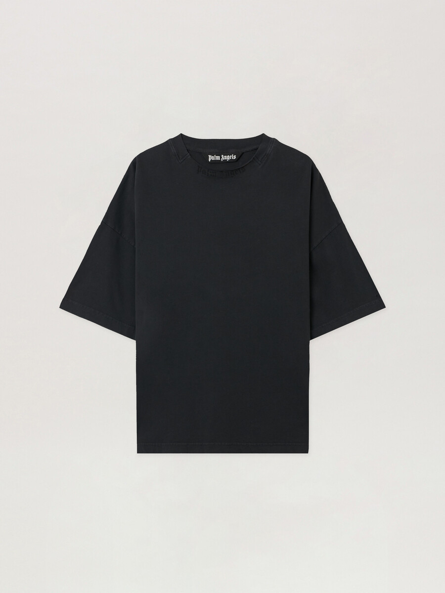 t-shirt mit geschwungenem logo und lockerem kragen