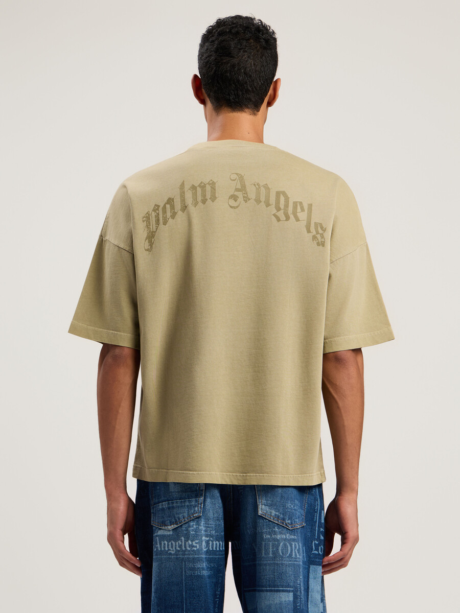 t-shirt mit geschwungenem logo und lockerem kragen