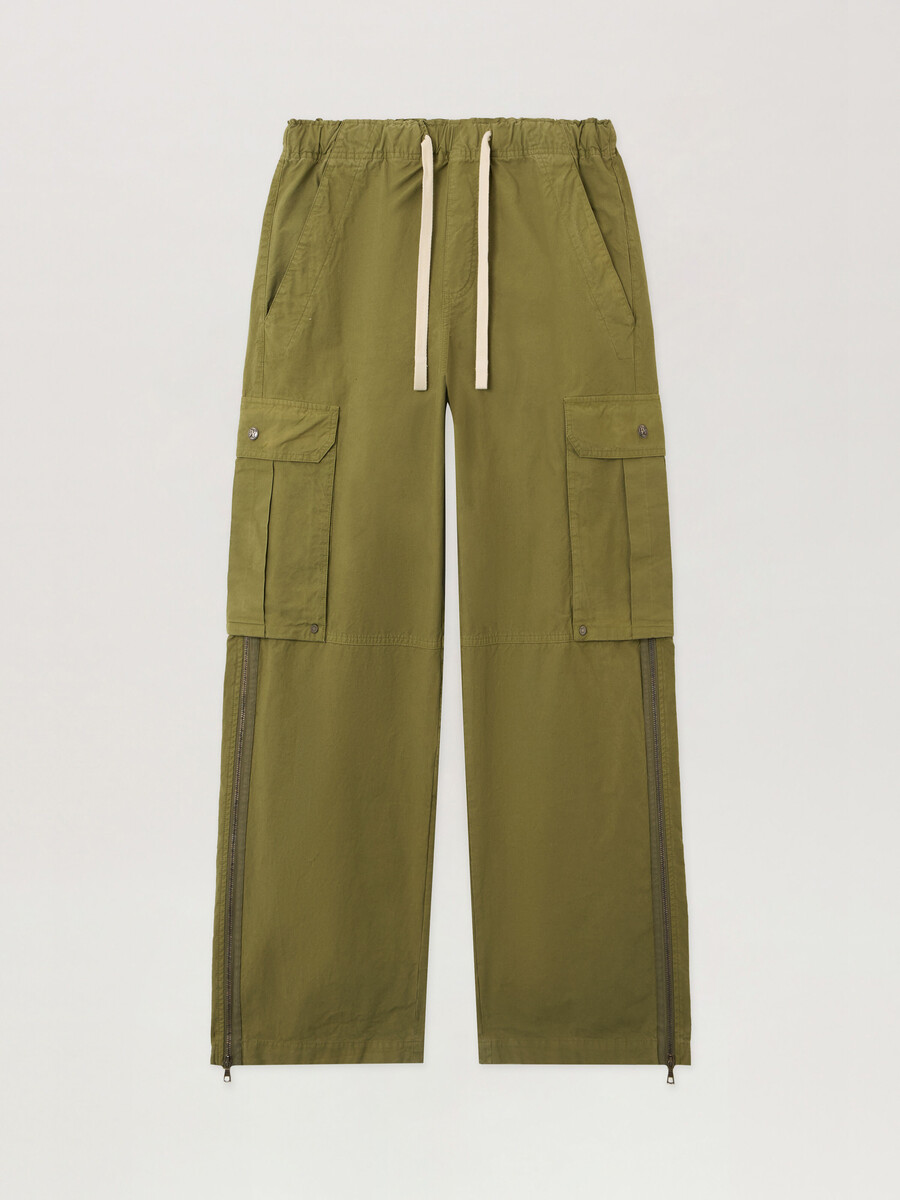 cargohose mit geschwungenem logo