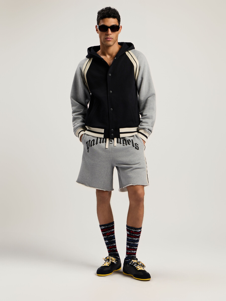 collegejacke mit geschwungenem logo