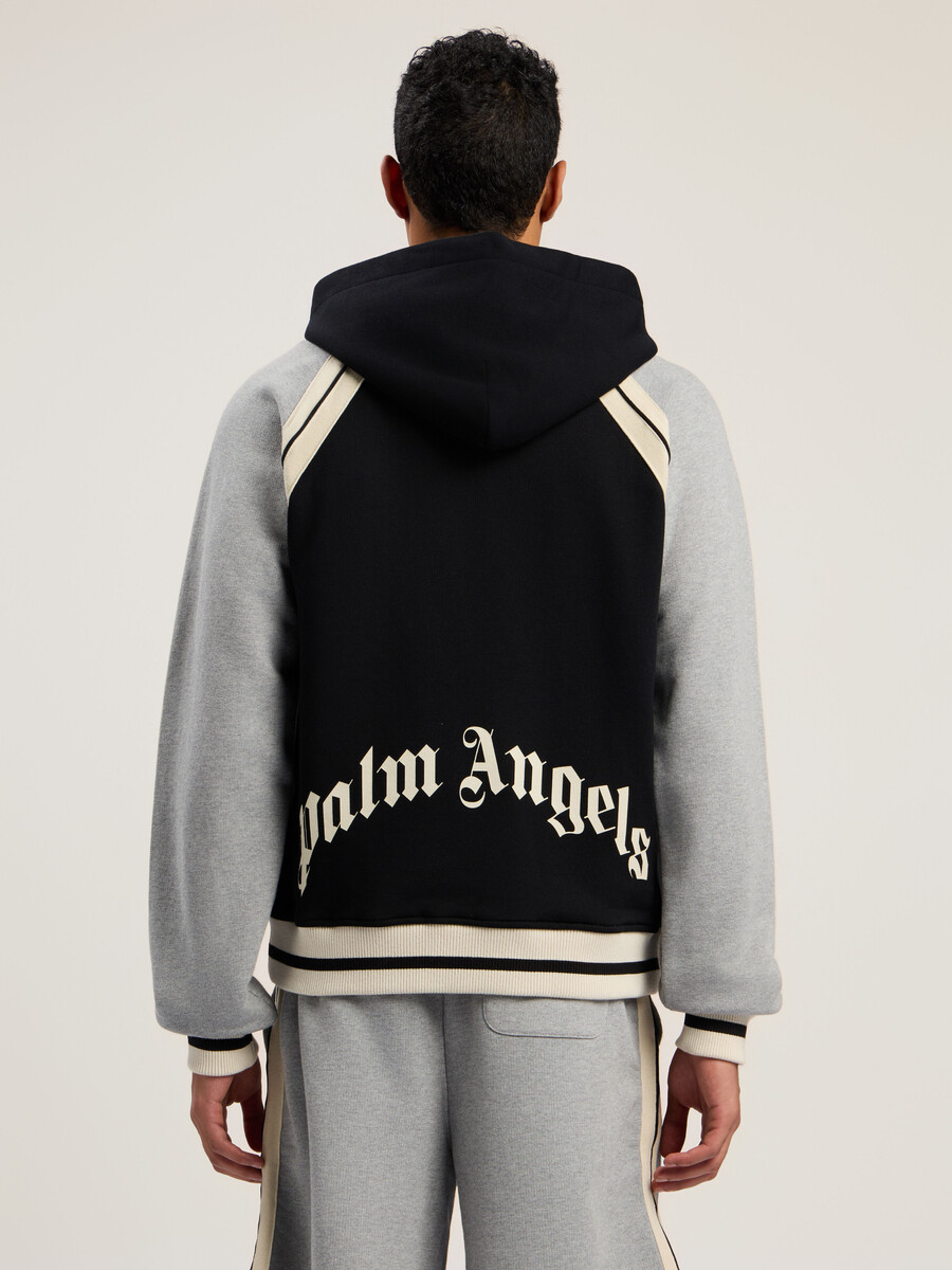 collegejacke mit geschwungenem logo