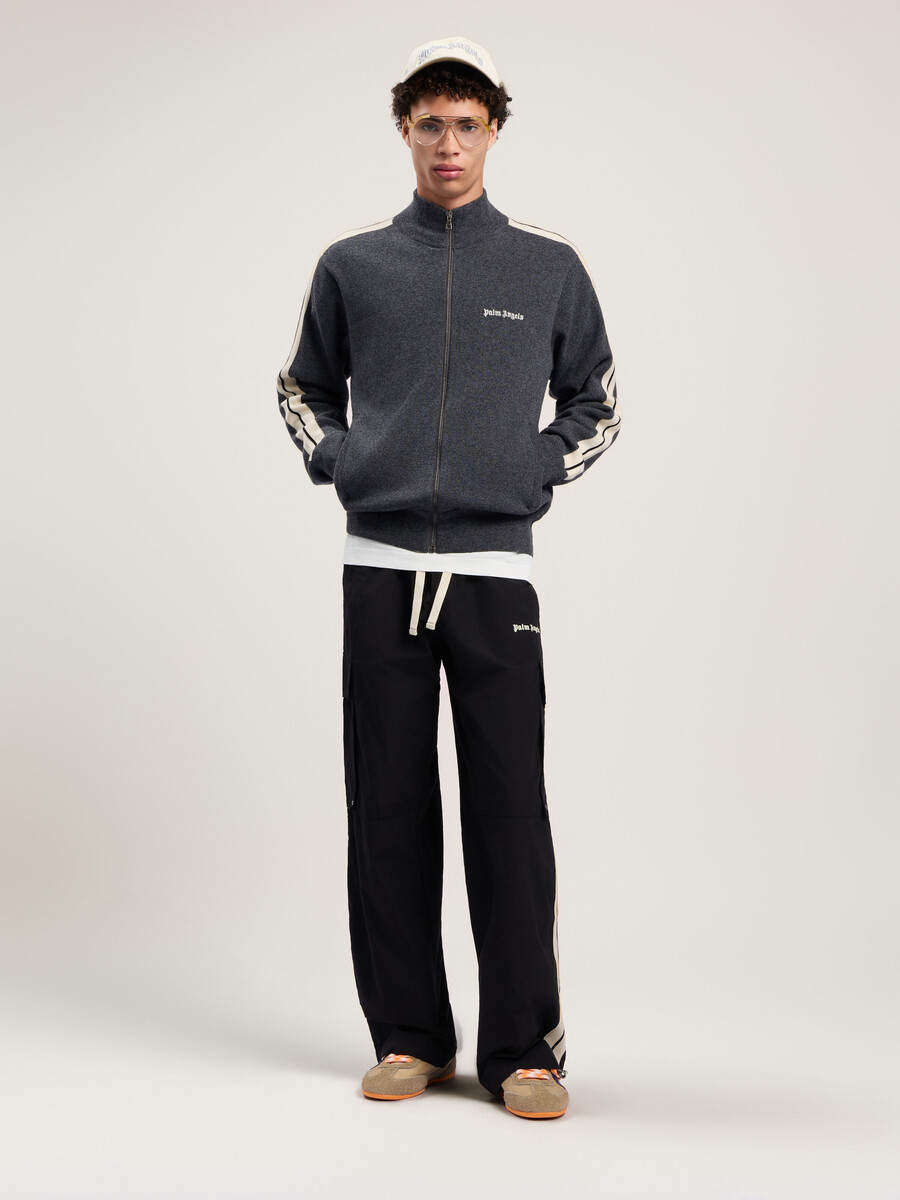 klassische strick-trainingsjacke mit logo