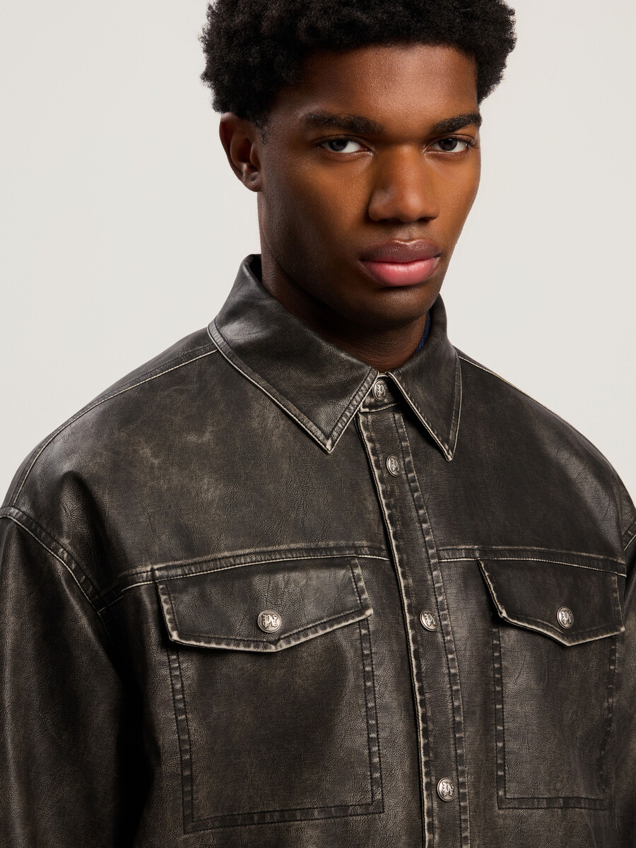 beschichtetes overshirt mit gebogenem logo