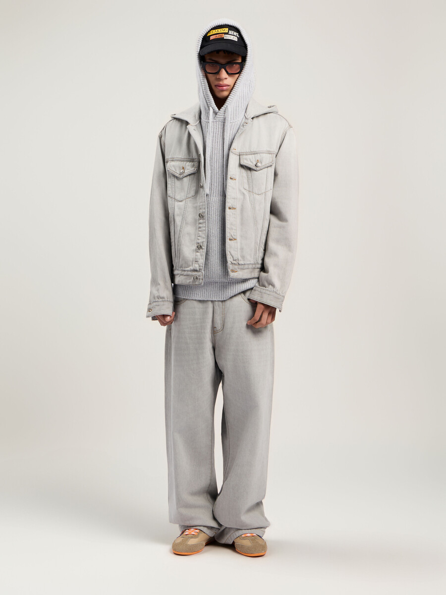 jeansjacke mit geschwungenem logo