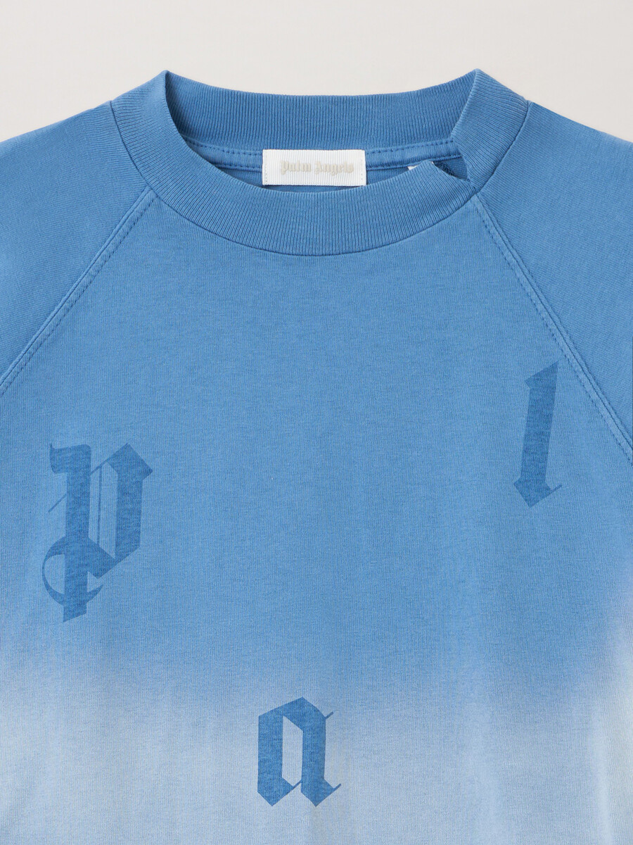 t-shirt mit verwaschenen farbverlaufbuchstaben