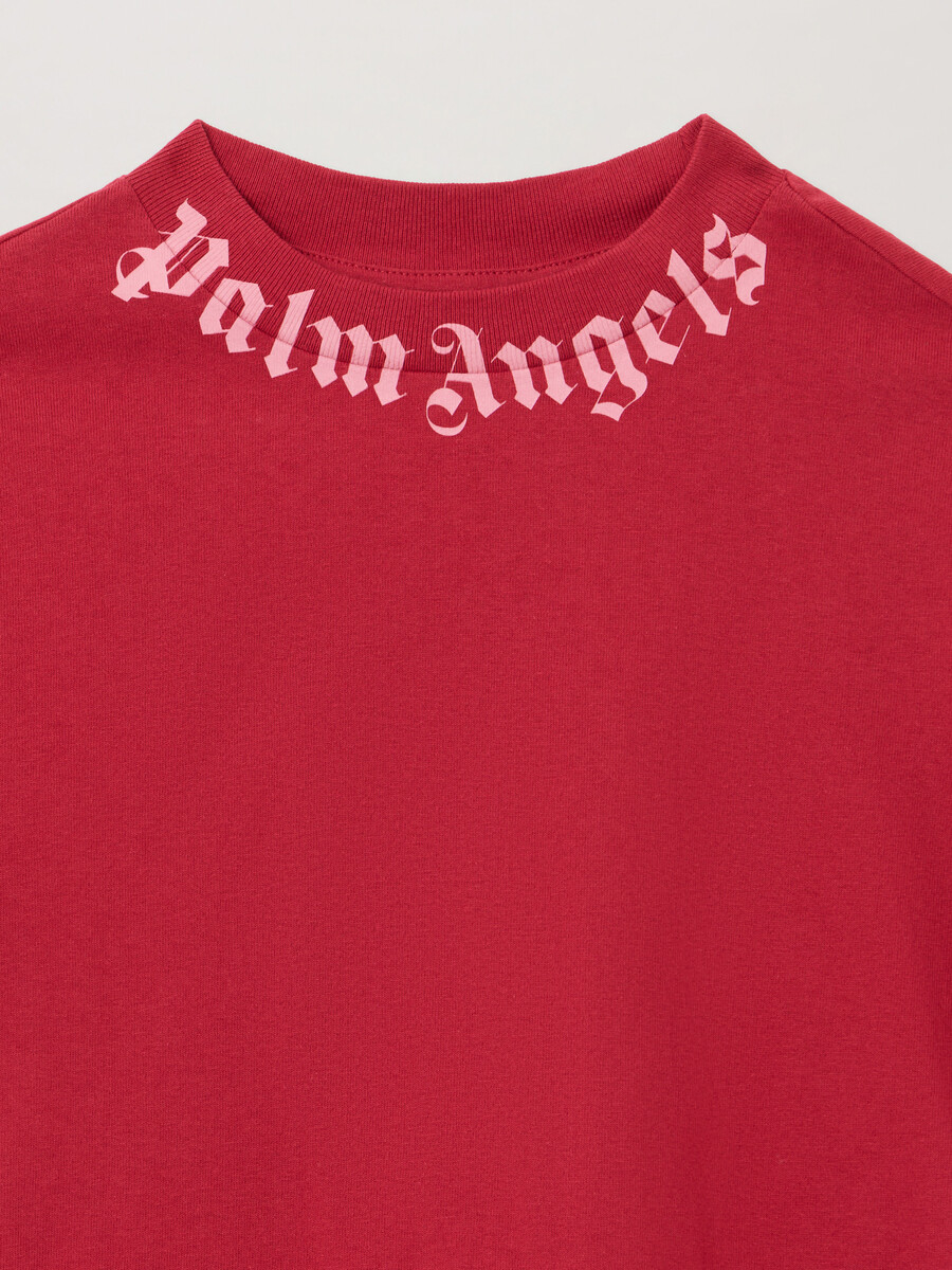 t-shirt mit nackenlogo