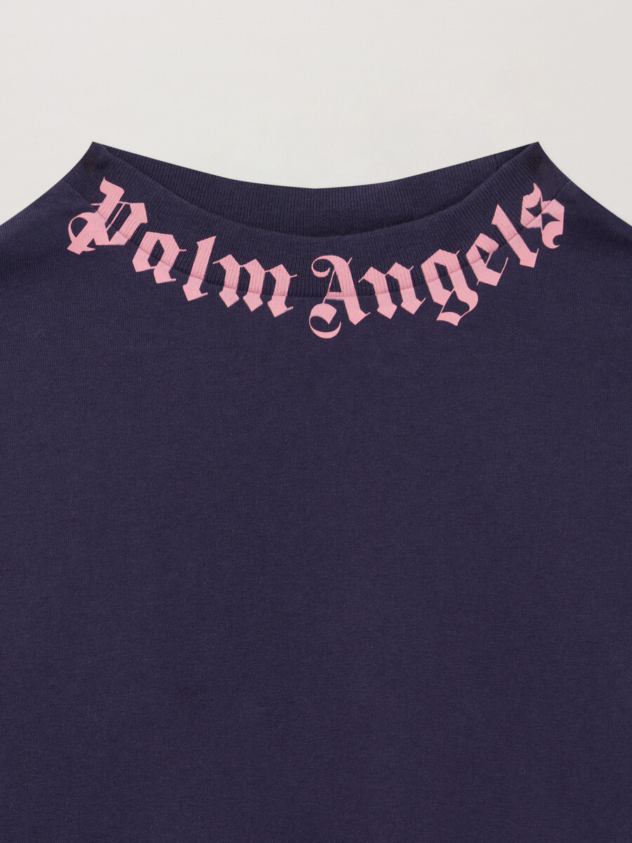 t-shirt mit nackenlogo